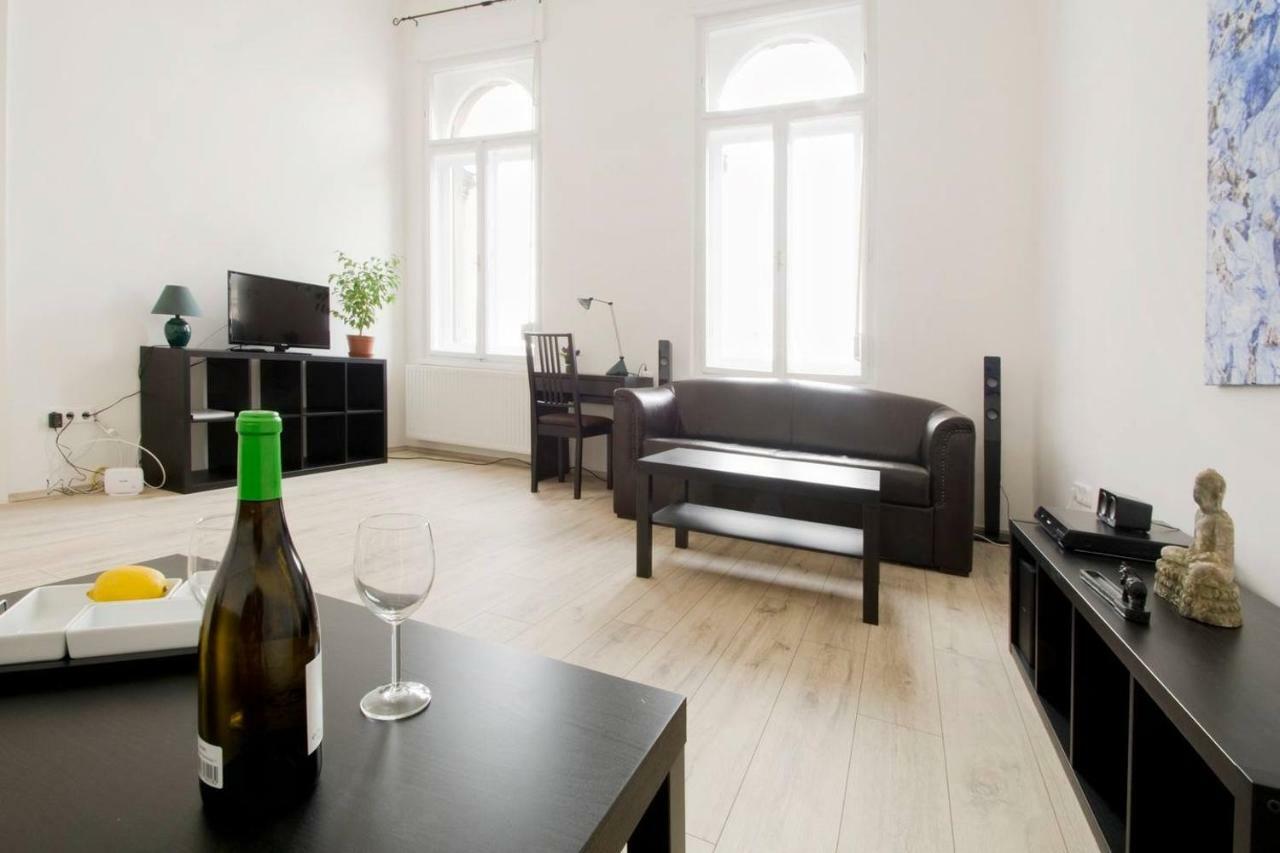 Apartment Andrassy บูดาเปสต์ ภายนอก รูปภาพ